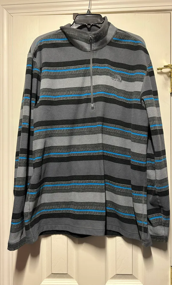 The North Face Striped Sweater is a Men’s size XL. - Image 2