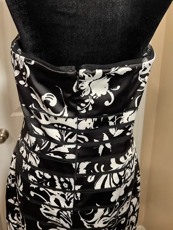 White House | Black Market Floral strapless fancy wedding guest dress - Image 5