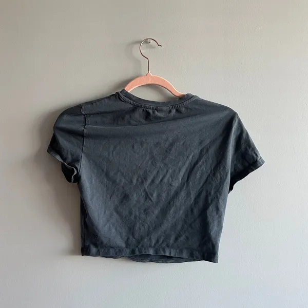 aritzia grey crop top - Image 2