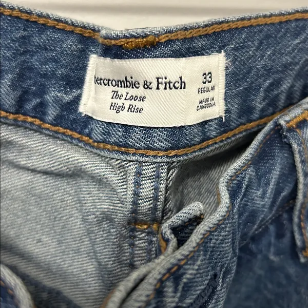 Abercrombie & Fitch High Rise The Loose Jeans - Image 10