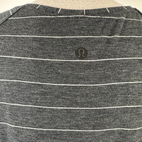 Lululemon Women's Shirt Sz 8? Long Sleeve Dark Gray White Stripe NO SZ TAG - Image 6