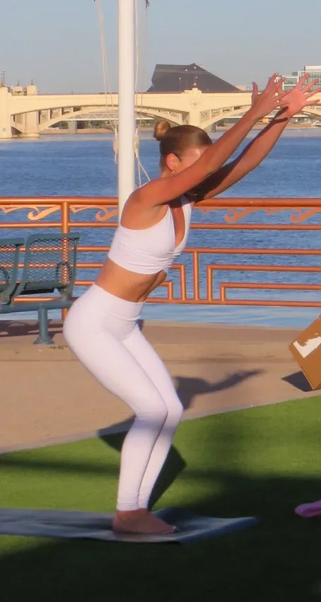 Alo Wild Thing Bra & High Waisted Airbrush Leggings - Image 3