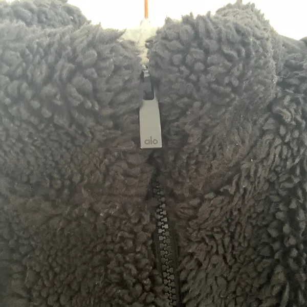 Alo Yoga Foxy Sherpa Jacket Black M - Image 3