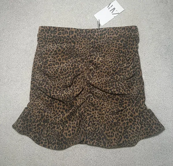 NWT  Leopard Print Mini Skirt Size Medium - Image 2