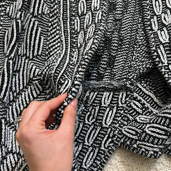 Size small 3/4 sleeve black patterned cardigan - Image 6
