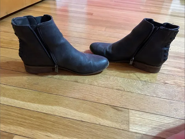 dylan Women's Dark Gray Leather Ankle Booties - Image 5
