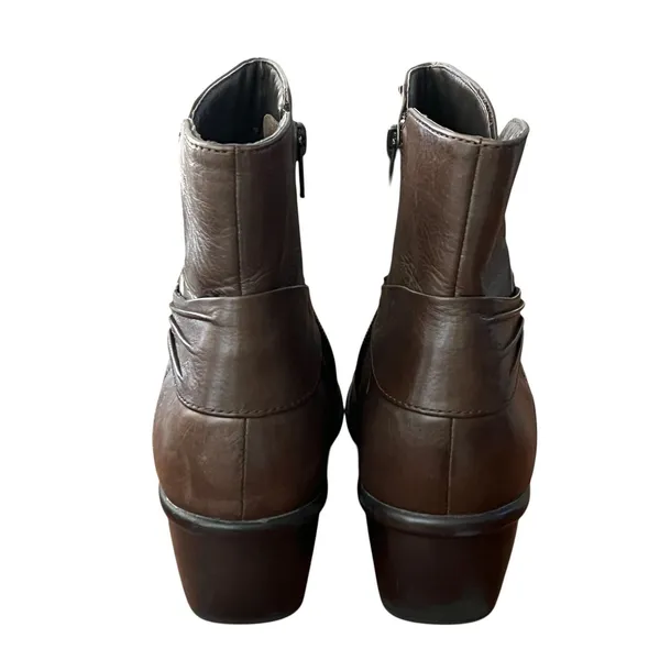 Clarks Boots Womens Size 8.5N Brown Leather Ankle Zip Booties Cap Toe 80834 - Image 4