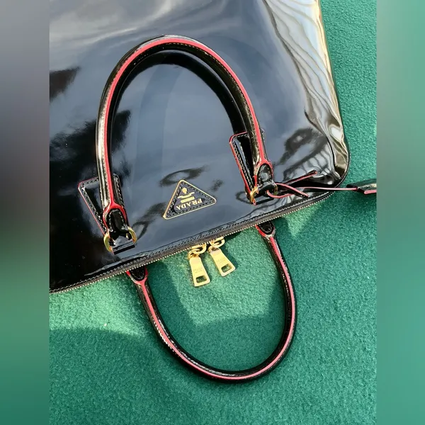 The MOST ELEGANT PRADA bag on PLANET 🌹🌹 - Image 10