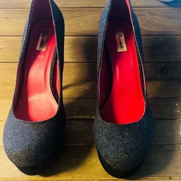 Brash Gray/ black and Red Classic Heels size 11 Excellent condition 4 inch heel - Image 2