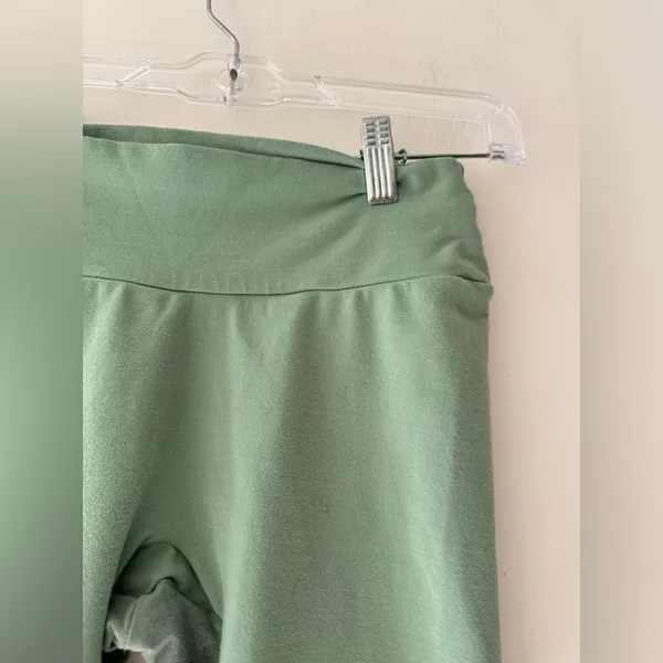 Booty By Brabants Sage Green Textureless‎ Leggings - Image 4