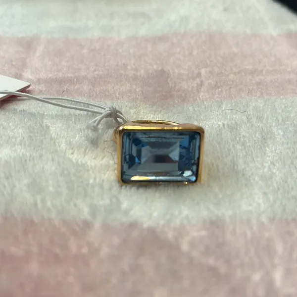 Beautiful Christian Siriano 14 karat gold plated, blue glass, stone ring - Image 7