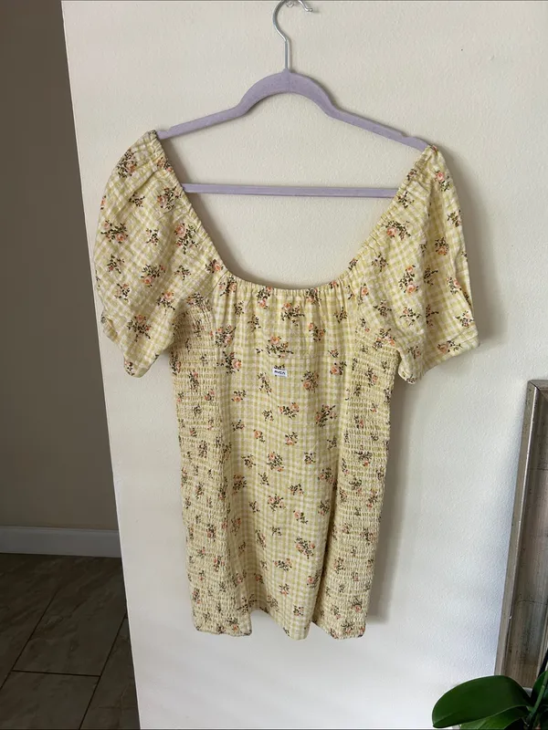 RVCA Gretel yellow gingham Floral smocked cottage puff Sleeve Mini Dress L - Image 8