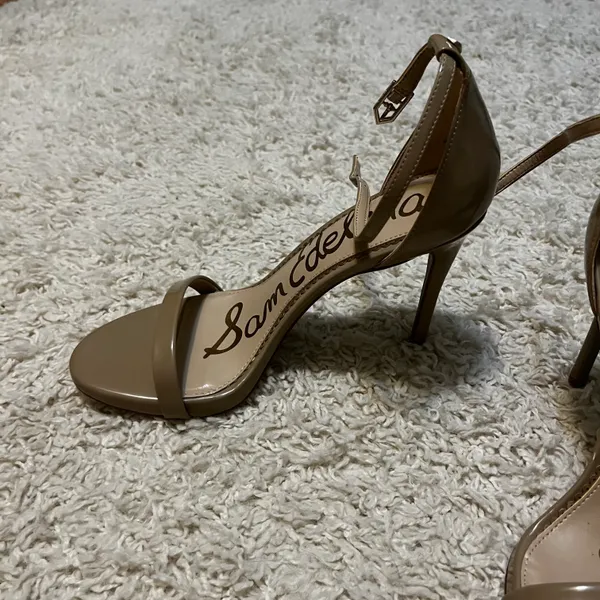 Nude Heels Size 9 - Image 2