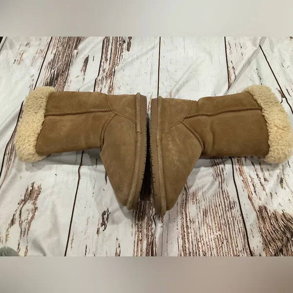 BEARPAW LEATHER MID CALF‎ BOOTS - Image 8