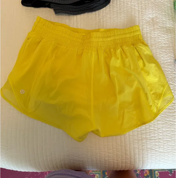 Lululemon Hotty Hot Shorts High-Rise 2.5" - Image 2