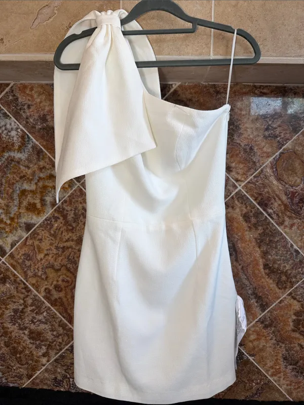 Dress the Population NWOT White One Shoulder Bow Crepe Mini Dress Size S - Image 3