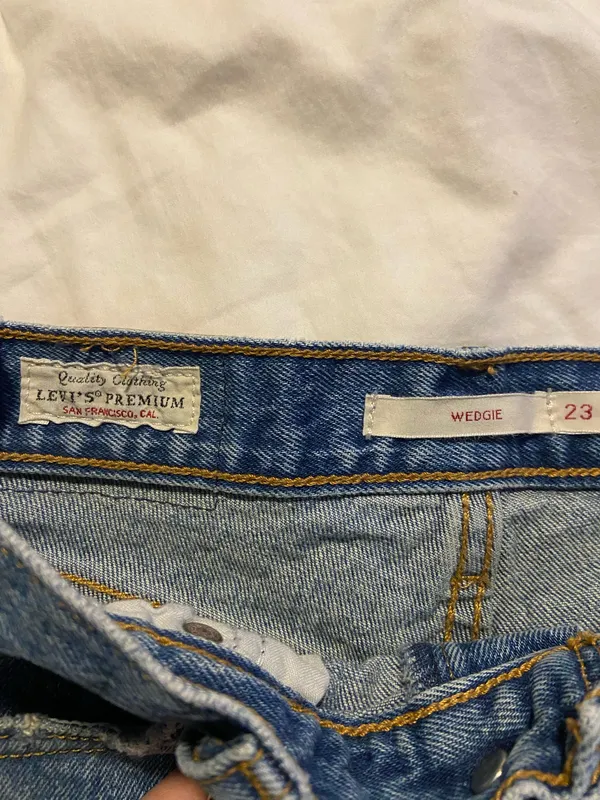 Levi’s Wedgie High-Rise Shorts - Image 4
