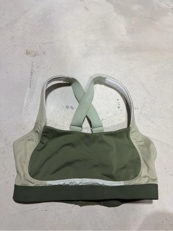 Vitality athletica ascend II Hue sports bra medium green - Image 2
