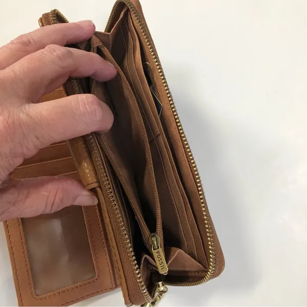 Fossil Madison Zip Clutch - Image 5