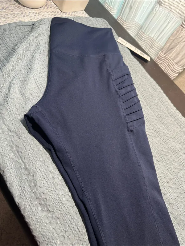 Navy High-Waist Leggings with Side Rib Detail pockets Sz L by VoGo NWT - Image 2