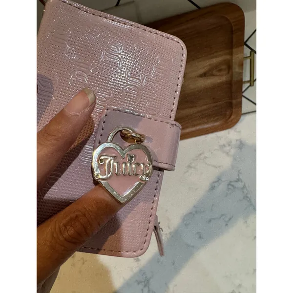 Juicy Couture Simply Perfect tab wallet embossed logo gold-tone heart charm - Image 9