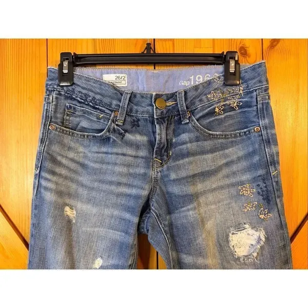VTG GAP Real Straight Leg Jeans Medium Wash Floral Embroidered Size 26/2 (6588) - Image 2