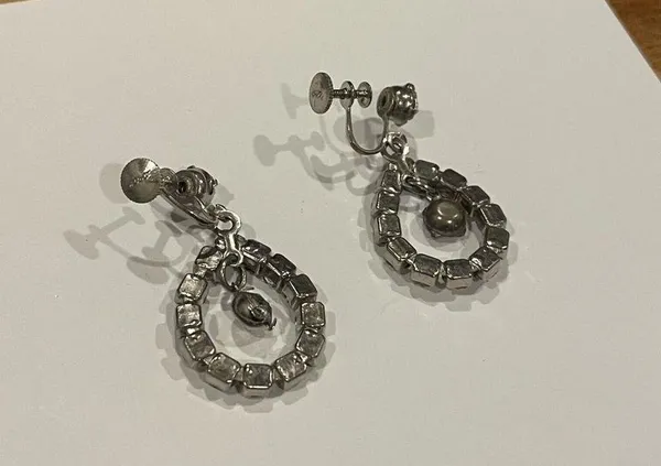 Signed Coro Vintage Silver Tone Screw On Non Pierced Dangle Drop Earrings - Image 9