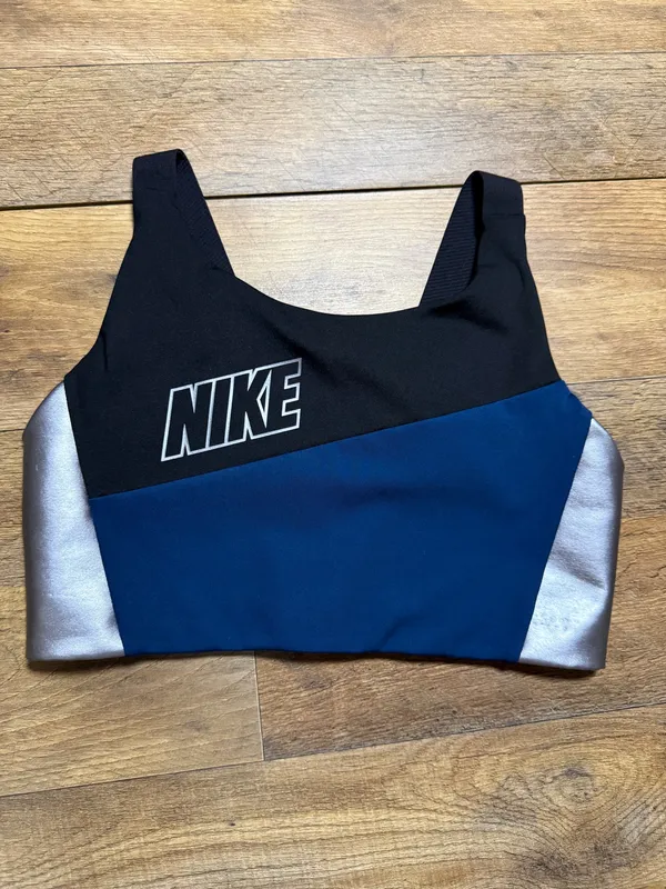 Nike Metallic Sports Bra Size Small - Image 9