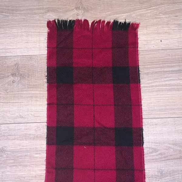 hot pink plaid fringe winter scarf - Image 2