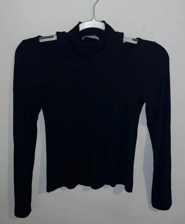 Revolve Cut-Out Long Sleeve Top - Image 4