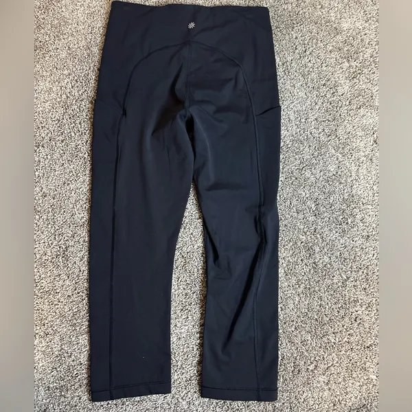 Athleta Ultimate Stash Pocket Capri leggings Black size small - Image 2