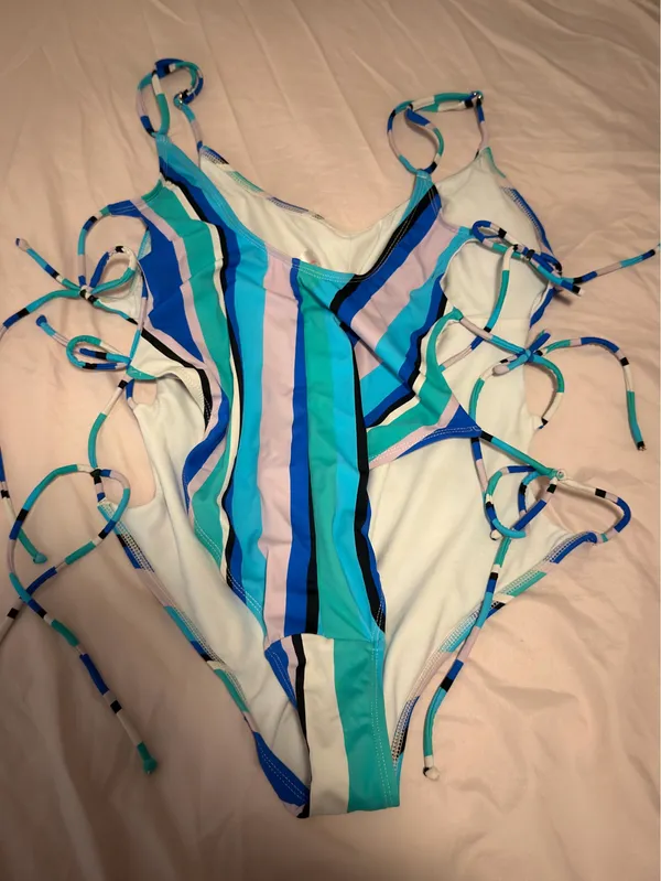Lace-up one-piece swimsuit - Image 4