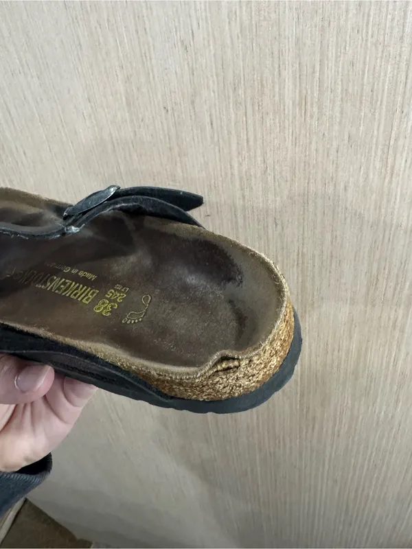 Women’s Birkenstock Gizeh Black Leather Thong Sandals with Buckle Size 38 - Image 4