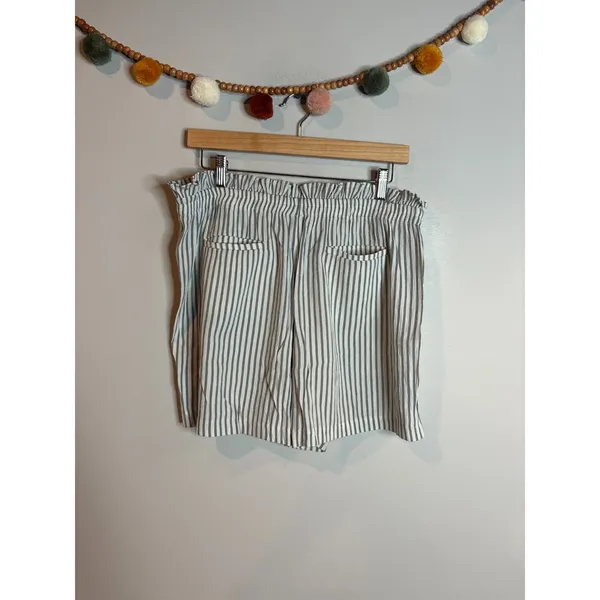 Worthington striped paper bag pull on shorts - Image 3