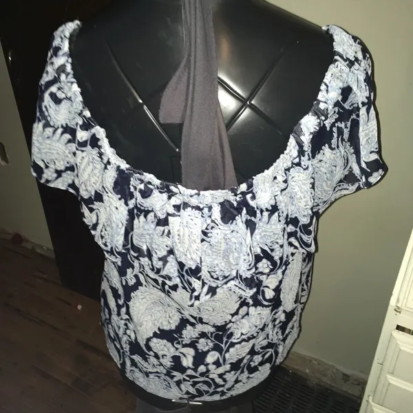 Tommy Hilfiger NWT M blue floral flowy blouse - Image 3