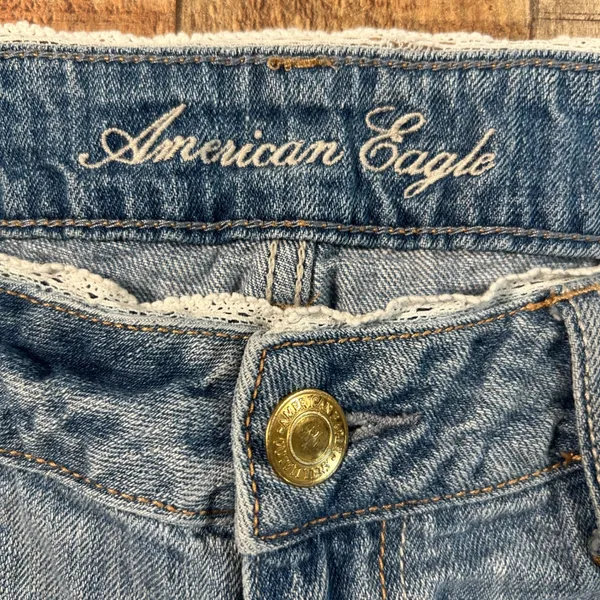 American Eagle Blue Crochet Lace Trim Distressed Denim Cut Off Jean Shorts 10 - Image 5