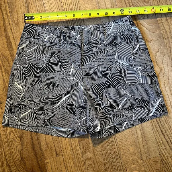 Nike Golf Dri-FIT Shorts Black White Optical Wave‎ Print Womens 2 - Image 4