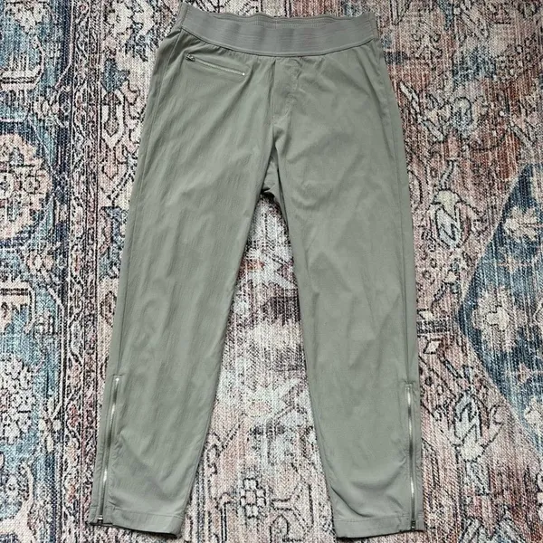Athleta Mod Trekkie Crop Jogger Pants Ankle Zip Pull On Woven Light Gray Size 8 - Image 2