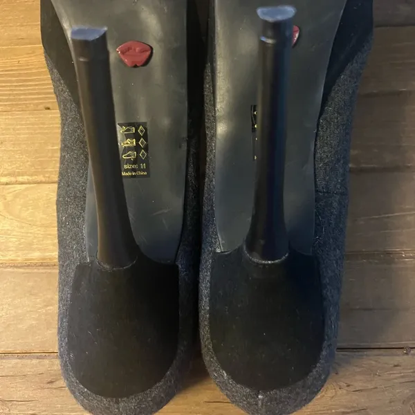 Brash Gray/ black and Red Classic Heels size 11 Excellent condition 4 inch heel - Image 7