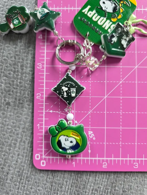 𝙎𝙤𝙡𝙙! 𝘿𝙤 𝙣𝙤𝙩 𝙗𝙪𝙮 𝙥𝙡𝙚𝙖𝙨𝙚!  Snoopy Starbucks Bag Charm Keychain - Image 8