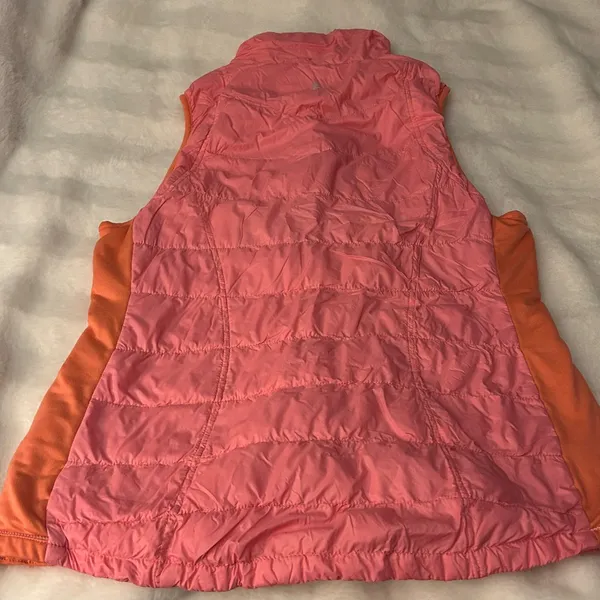 a Tangerine women's puffer vest in pink with orange side panels. Size large - Image 4
