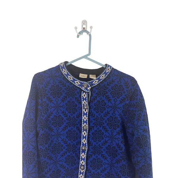 L.L. Bean Vintage Women's Medium‎ Fair Isle Winter Blue Knit Sweater Winter - Image 2
