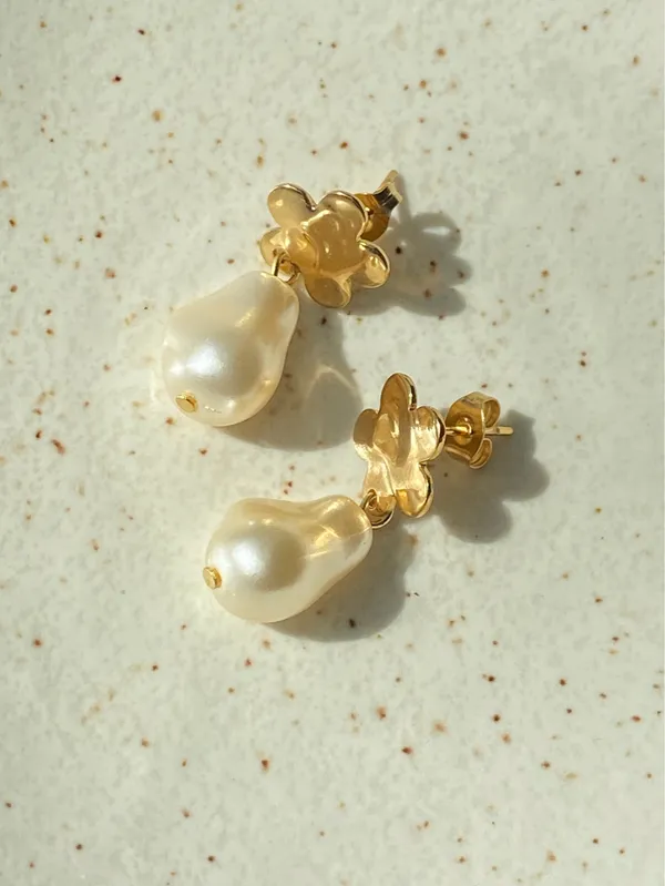 Handmade gold stainless flower acrylic baroque pearl dangle dangle earrings🌼 - Image 5