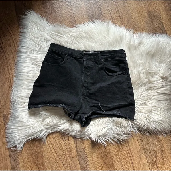 EVERLANE The Cheeky Short In Washed Black - Image 4