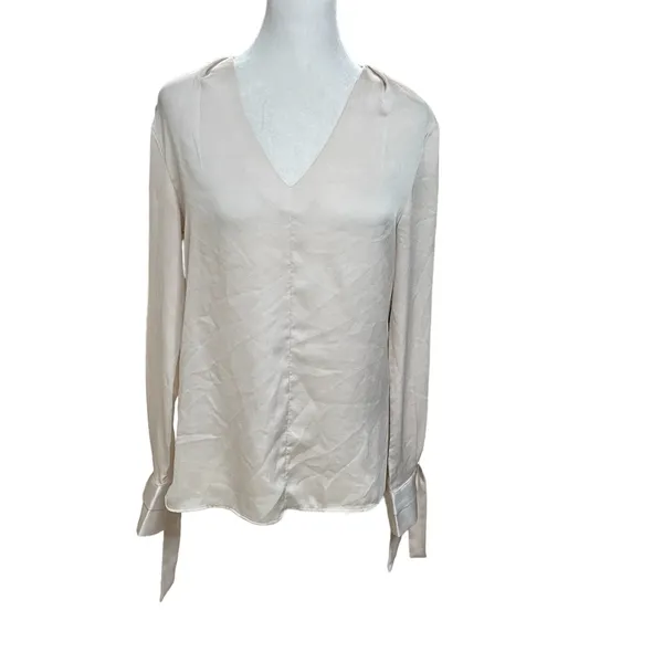 Banana Republic Beige Long Tie Sleeve V-Neck Blouse Size XS - Image 4