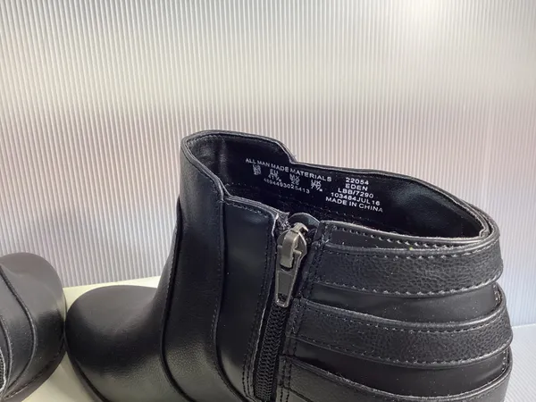 Eden Black Boots Size 9 - Image 8