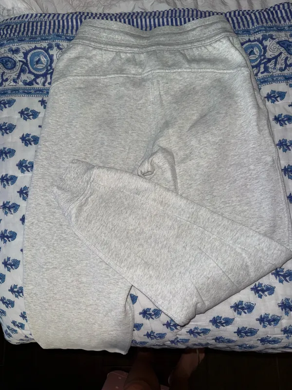 Lululemon Scuba Joggers High-Rise - Image 4