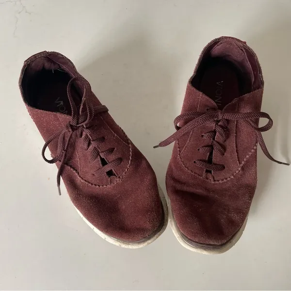 Vionic Taylor sneaker in burgundy leather suede 7.5 - Image 5