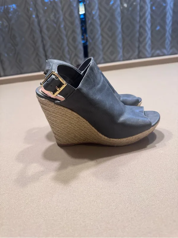 Steve Madden "Nonstop" blue peep-toe slingback wedges - Image 3
