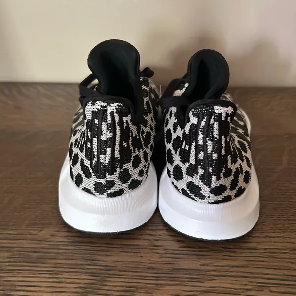 Adidas Swift Run 1.0 Shoes Women’s 8 - Image 4